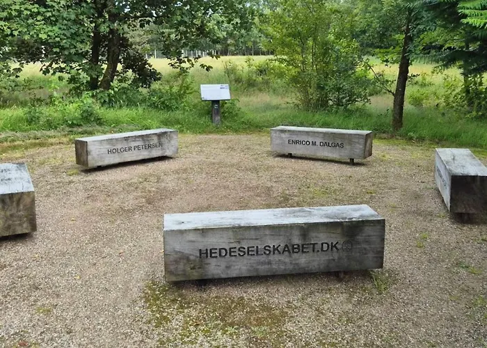 4 Person In Hovborg-by Traum