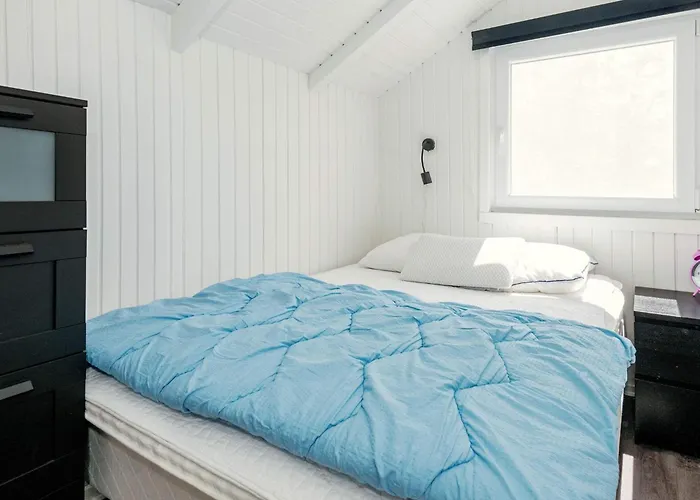 4 Person In Hovborg-by Traum *